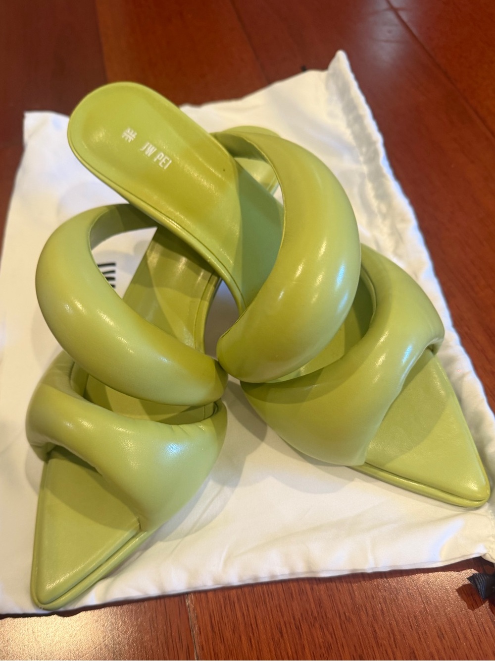 NEW JW PEI Lime Green Padded Triple-Band Pointed Toe Mules Size 7 (38) - Picture 1 of 9